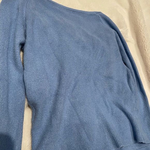 Blue playful/romantic crop top 💙🦋 - Picture 7 of 9